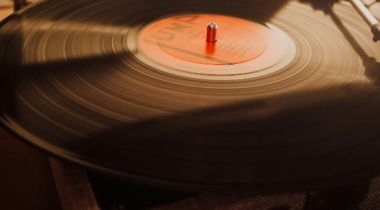 81. WINYL GIEŁDA w sobotę, 14 lutego o godzinie 10:00 w Bibliotece Głównej.